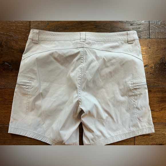 Eddie Bauer Women's Casual Light Khaki Shorts- size 12 - Picture 4 of 4